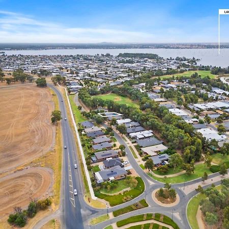 Golfers Escape On The Black Bull Villa Yarrawonga Exterior photo